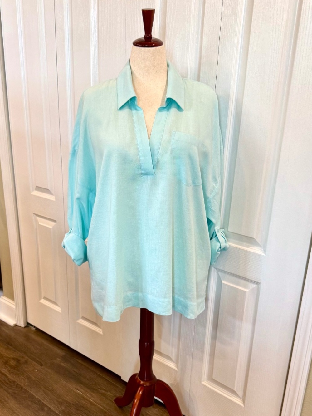 NWT, Woman's Size 3X Linen Blend Tunic by Crown & Ivy, Aqua, Lg Sleeve Roll-Tab